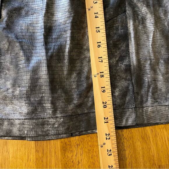 Think Tank Women’s Faux Leather Skirt Size 4 Silver Reptile  Print Belted Mini - Picture 13 of 13